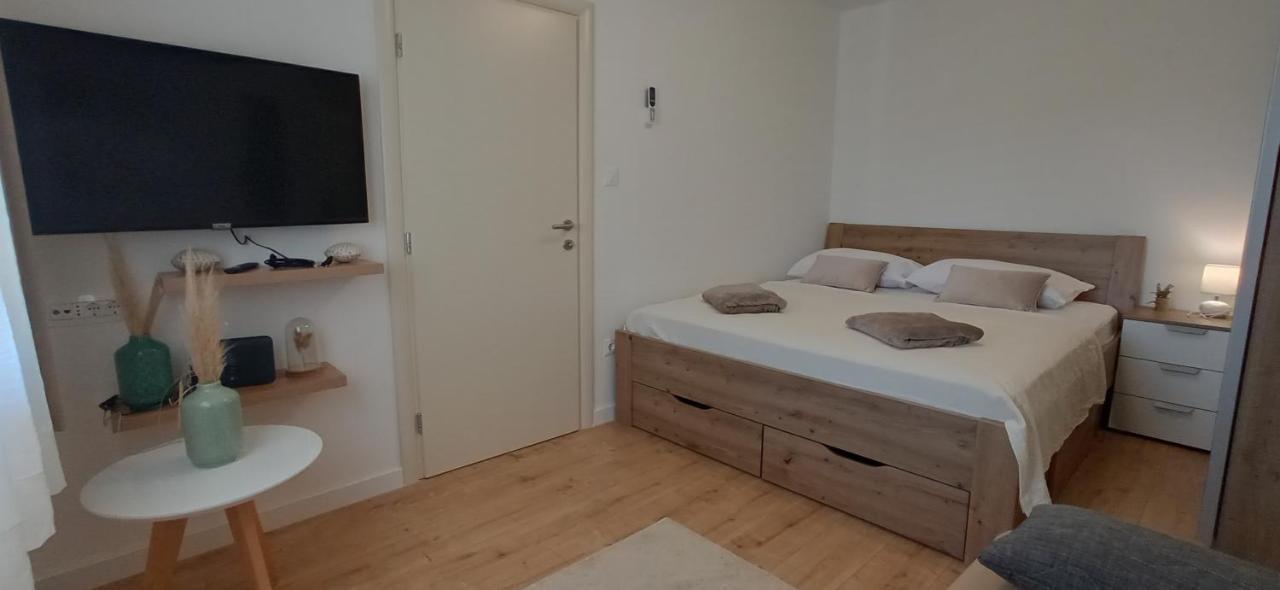 Holiday Home Peran Grebaštica エクステリア 写真